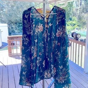 Jennaration Boutique Sheer Short Sleeve Kimono. Size Large.